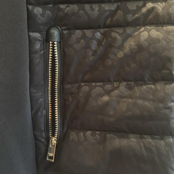 Michael Kors Black Quilted Women's Vest - Picture 3 of 11